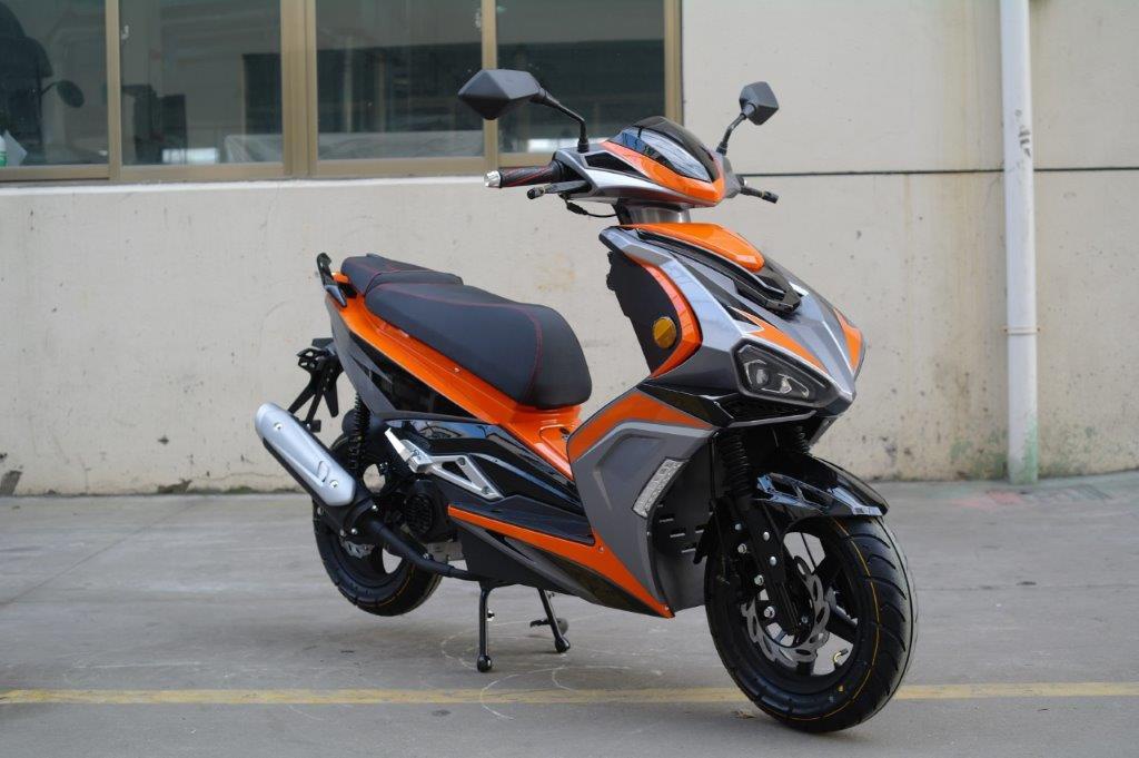 Fast 125 E5 Orange + kufor a prilba ZADARMO
