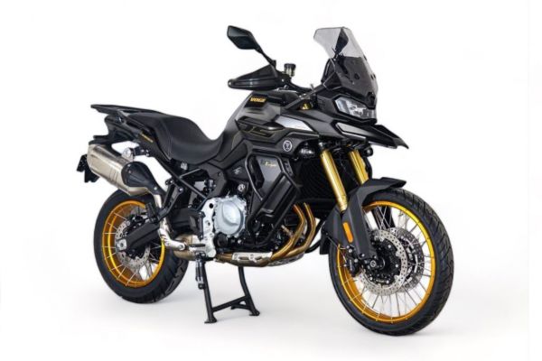 900 DSX Čierna EU5+ vrátane 3 alu boxov