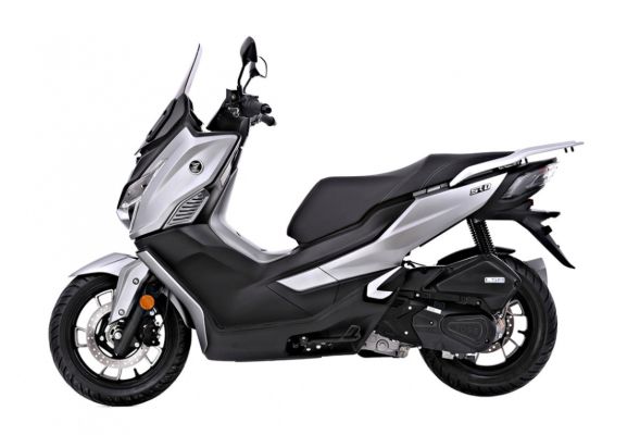 SR1 125i GT Strieborná